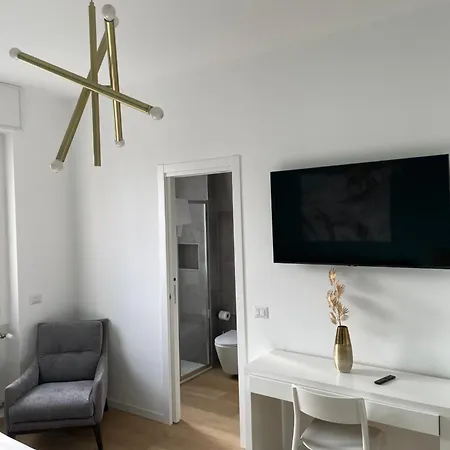 Appartamento Trilocale Con Vista E Due Bagni Metro Blu Piazza Frattini *