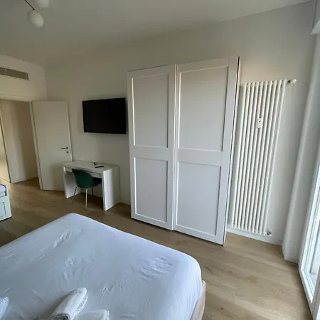 Appartamento Trilocale Con Vista E Due Bagni Metro Blu Piazza Frattini