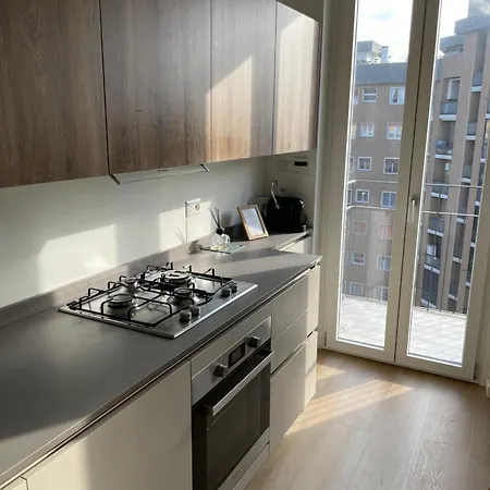 Appartamento Trilocale Con Vista E Due Bagni Metro Blu Piazza Frattini *